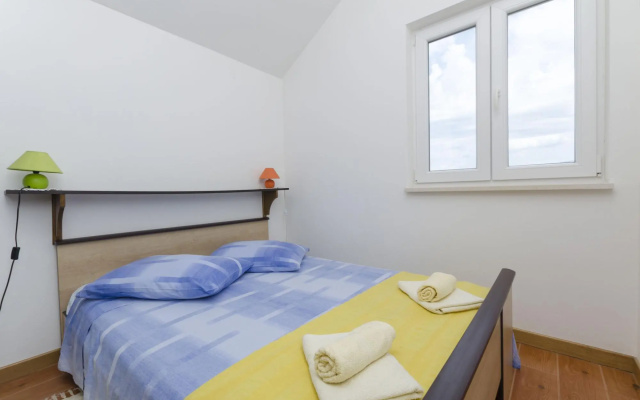 Apartments Marinko in Splitska - island Brac