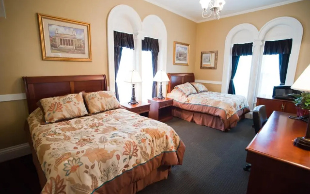 Beacon Hotel Oswego