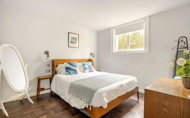Converted Flat in Amazing Converted Schoolhouse Near Fowey Harbour