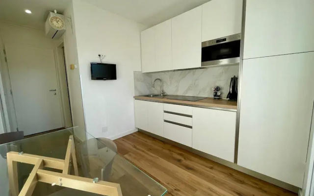 Renovated Apartment With Balcony