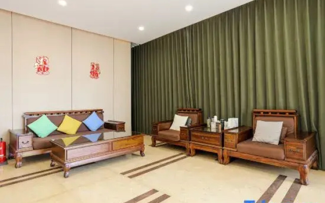 Zhilai Hotel (Yangzhou East High-Speed Railway Station Hangji Central Plaza)