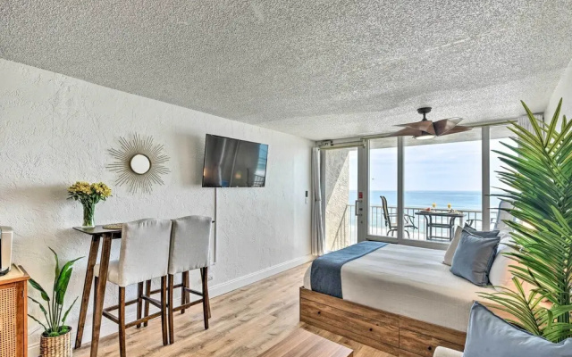 Oceanfront, Fourth-floor Condo on Daytona Beach!