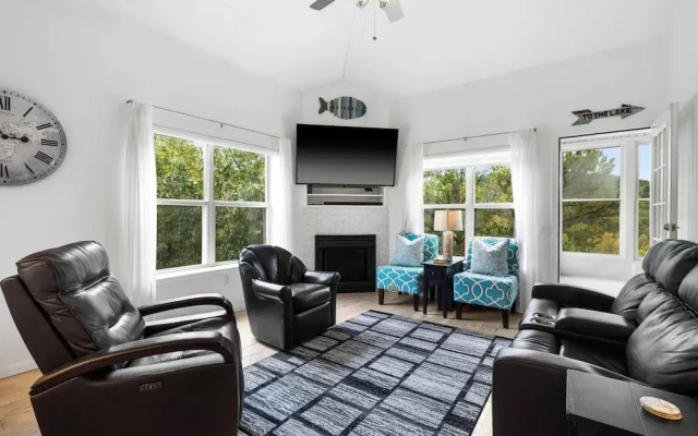 Vacay Getaway - Condo for 8
