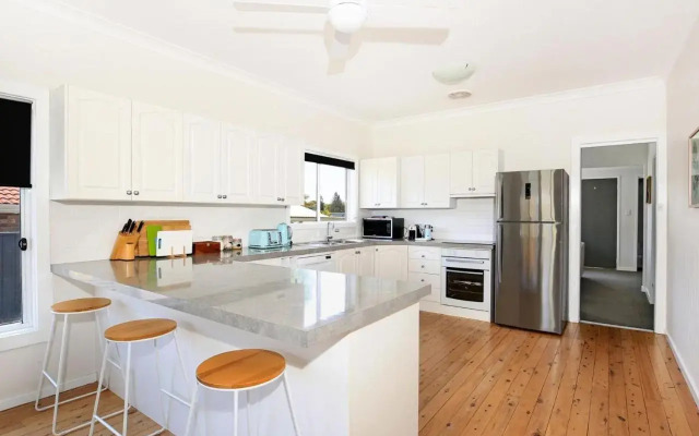 Tilly's Retreat - Pet Friendly - 3 Min Walk to Beach