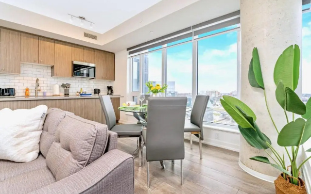 City Views From Your Balcony 1BR w King Bed