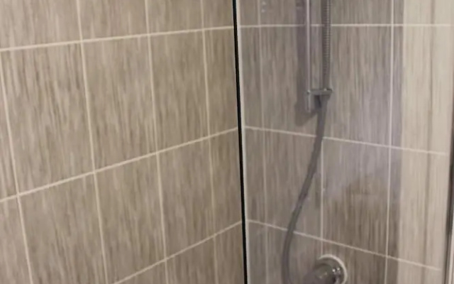 1-bed House - Sleeps 2 - Parking, Wifi