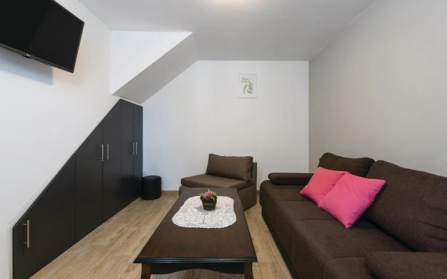 Stunning Home in Kastel Stari With Wifi and 2 Bedrooms