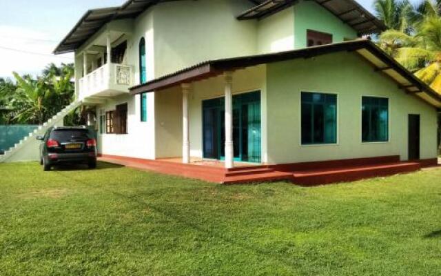 Отель Sunrise Beach Inn вид на фасад