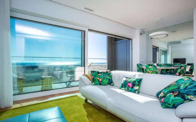 Acqua House by Rent4All