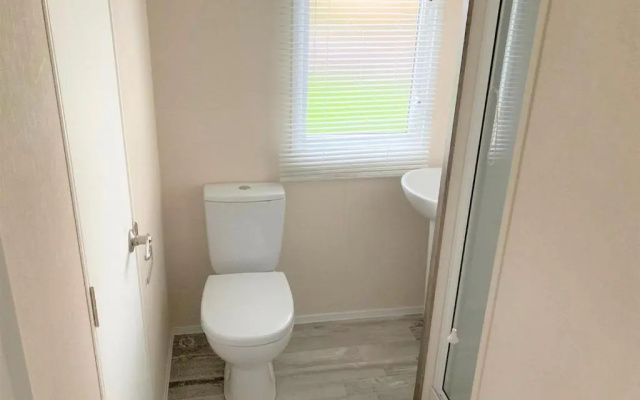 3 Bedroom Modern Caravan Sleeps Up To 8