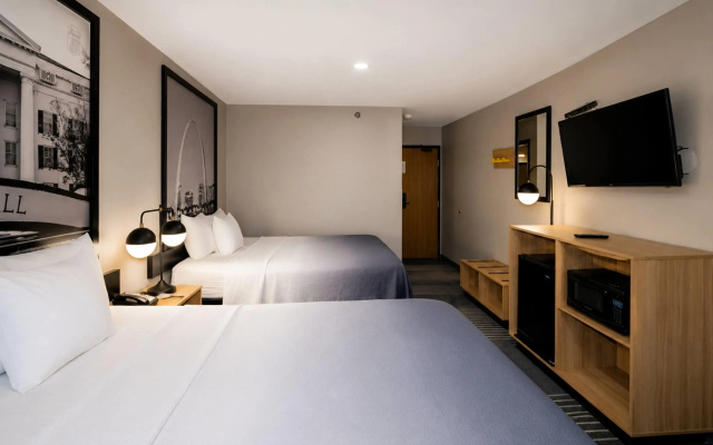 Super 8 by Wyndham Warrenton