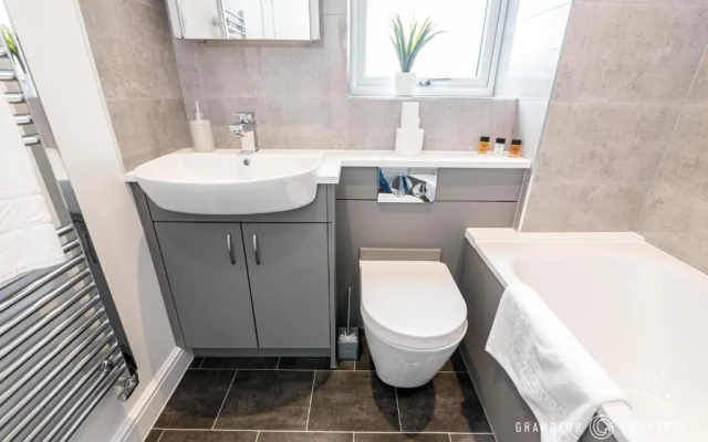 Stunning and Modern 3Bed, Town Centre Poole, Parking