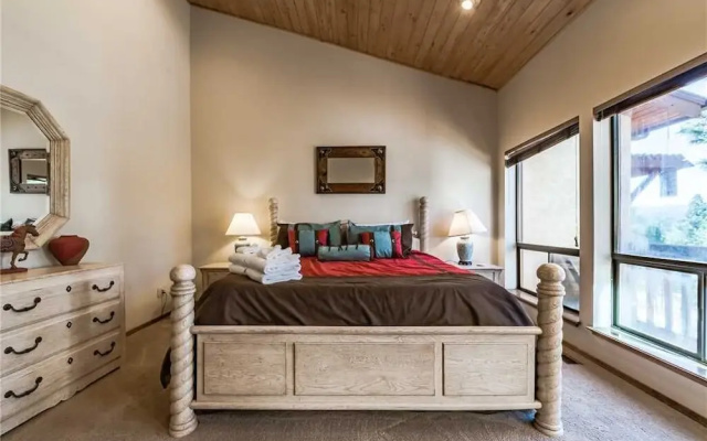 Christi and Don's Nuthouse by Ruidoso Vacation Rentals