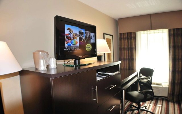 Holiday Inn Express W-I40/Whitebridge Road by IHG