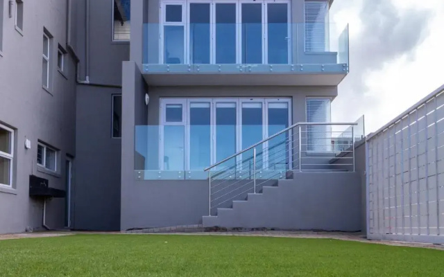Small Bay Beach Suites