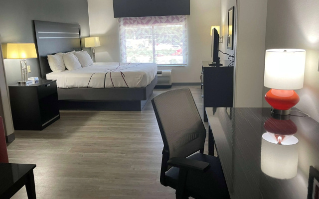 Отель La Quinta Inn & Suites by Wyndham Tulsa Midtown