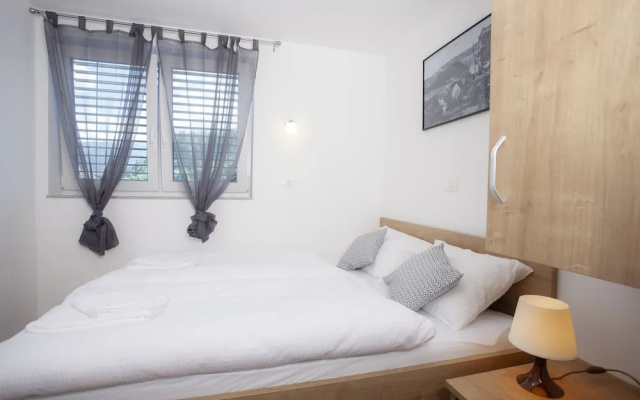 Razingar Apartments