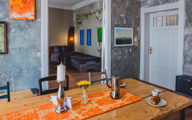 Charmante Altbau-Wohnung zwischen Altstadt und Klinikum mit Parkplatz