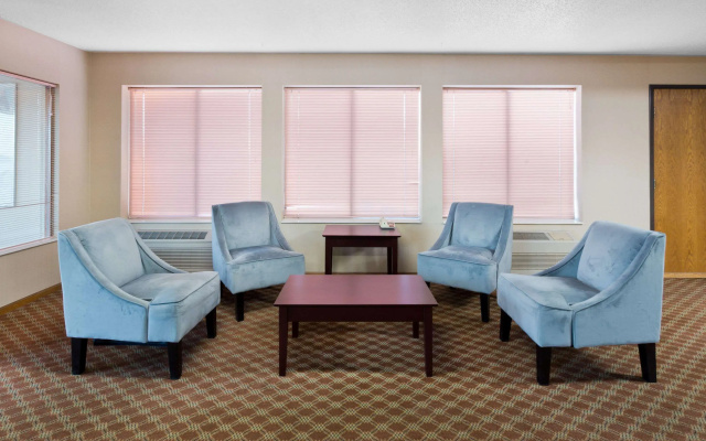 Super 8 by Wyndham Rochelle
