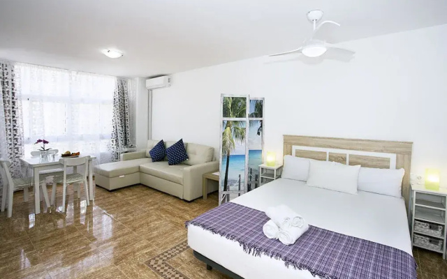 Rainbow & Pool Apartment