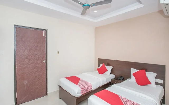 OYO 13596 Akshaya Residency