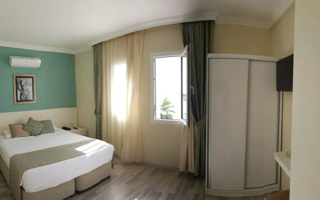 Artemis Hotel
