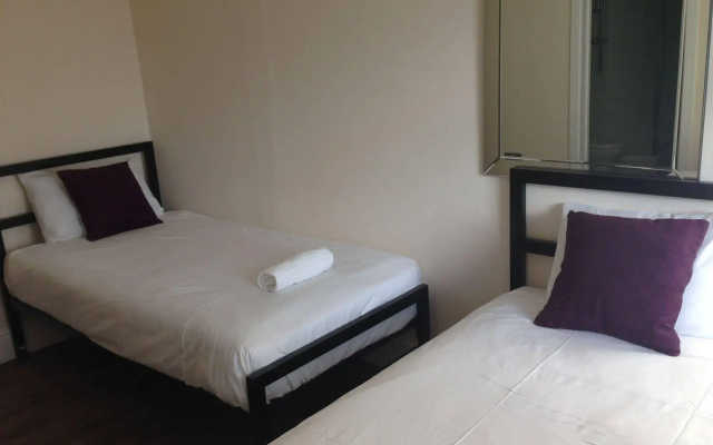 Carisbrooke Hotel