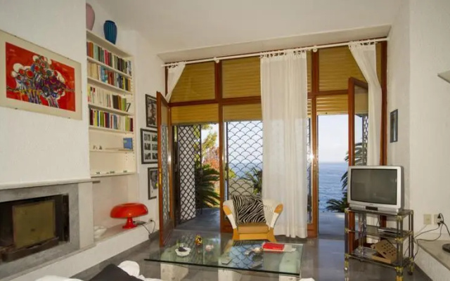 Villa White