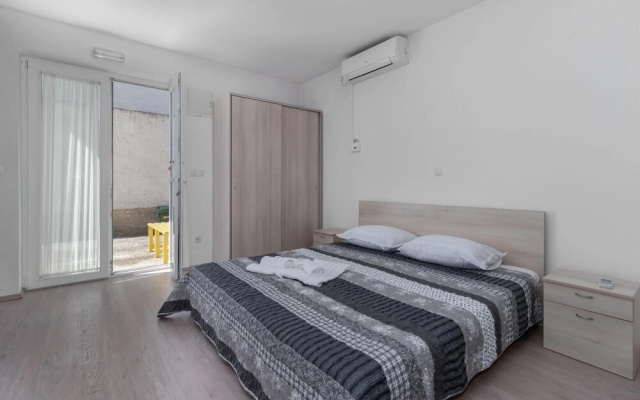 Beautiful Apartment in Crikvenica With Wifi