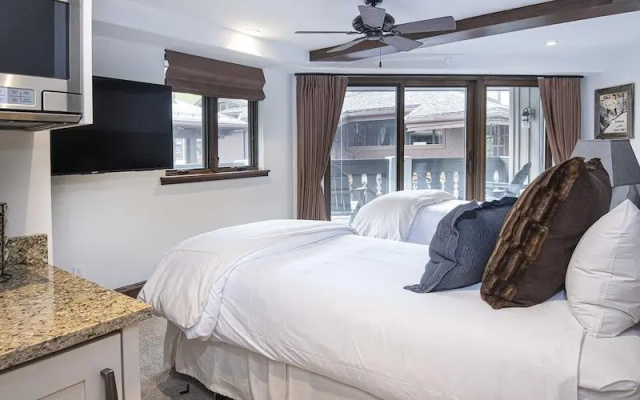 Plaza Lodge #1 5 Bedroom Condo by Redawning