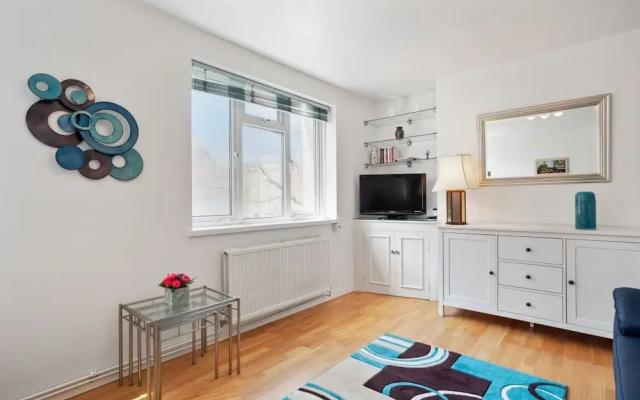 Spacious 3 Bed Flat W/communal Garden in Euston