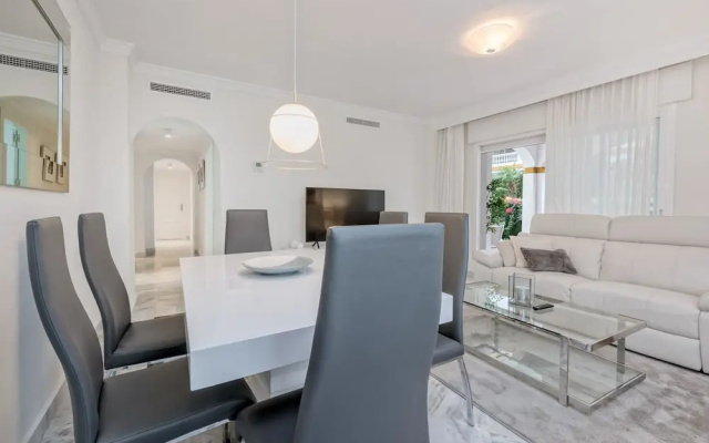 Dama de Noche - 4BR Garden Apartment in Puerto Banus