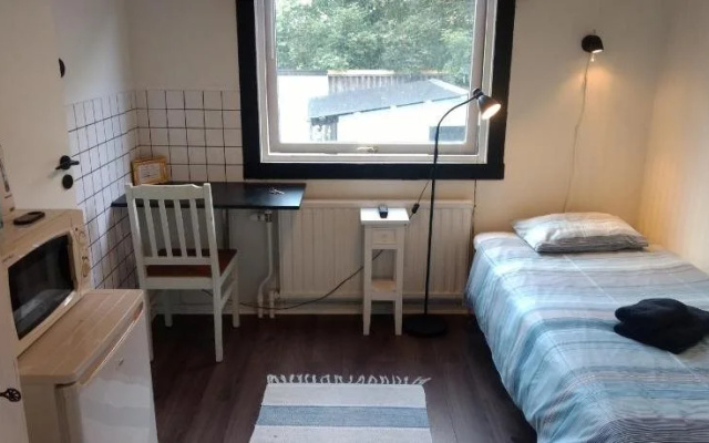 Gustav Bed & Kitchenette