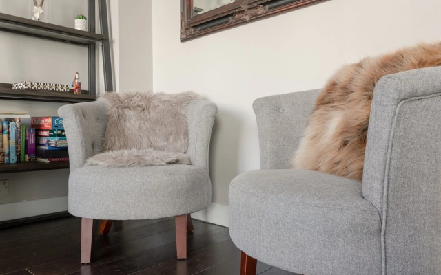 3 Bedroom Shoreditch Maisonette With Balcony