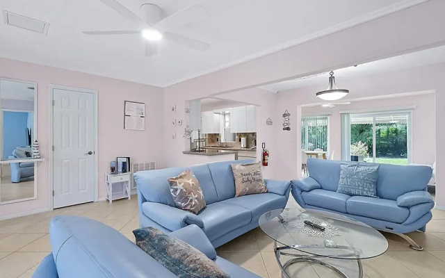 Renovated Quiet All King Bed Suites