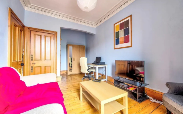 Spacious 1 Bedroom Flat Near Murrayfield Stadium