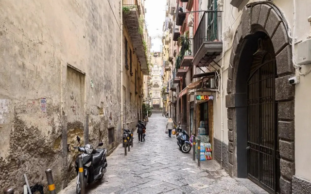 Via Avvocata 25 in Napoli