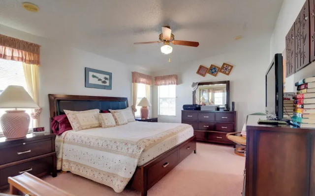 Lady Lake House w/ Lanai & Community Pool!