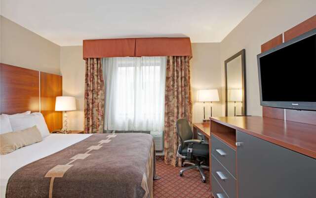 Ramada by Wyndham Staten Island 2