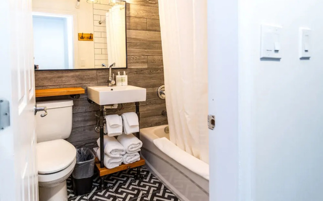Crash Hotel Squamish