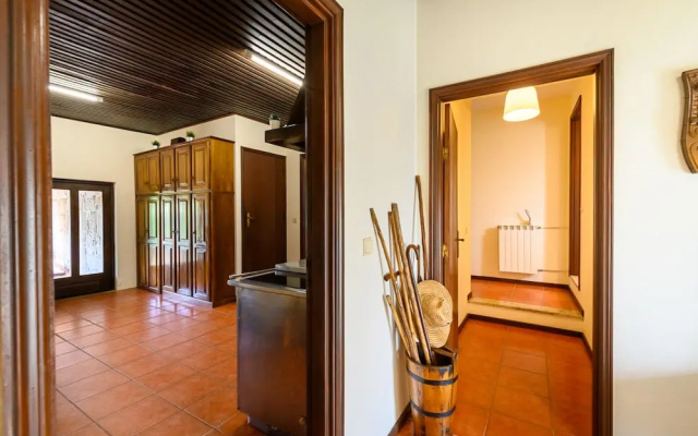 T4 House With Outdoor Pool and Wonderful Views