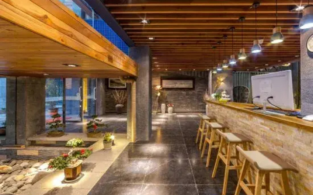 Puyue Lake-view Holiday Hotel(大理双廊半岛璞月海景度假酒店)