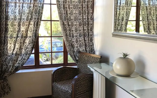 VJ's Guesthouse and Restaurant