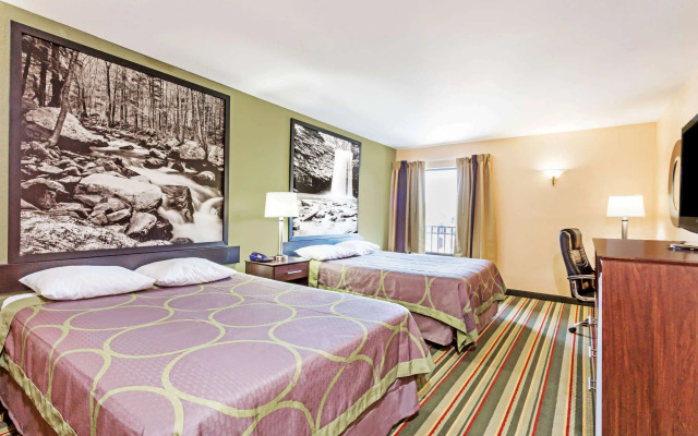 Super 8 by Wyndham Hull Street Midlothian / Richmond Area