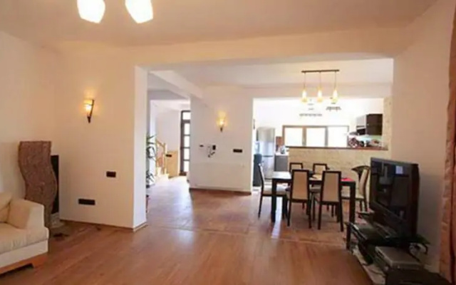 PartyHouse