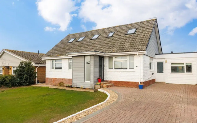 Sea Breeze Your Coastal Sanctuary in Sandown