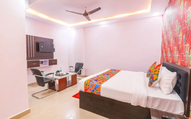 Fabhotel Paras