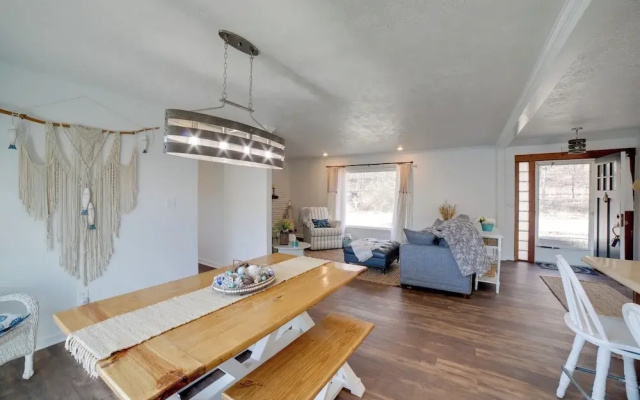 Charming Riverfront Retreat in Monticello!