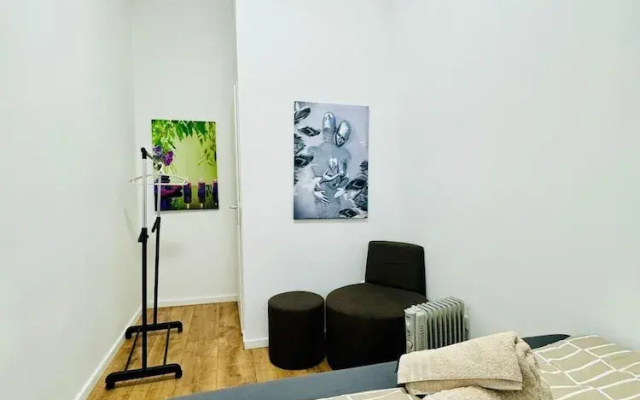 Stylish 9BR Apartment for 18 Guests