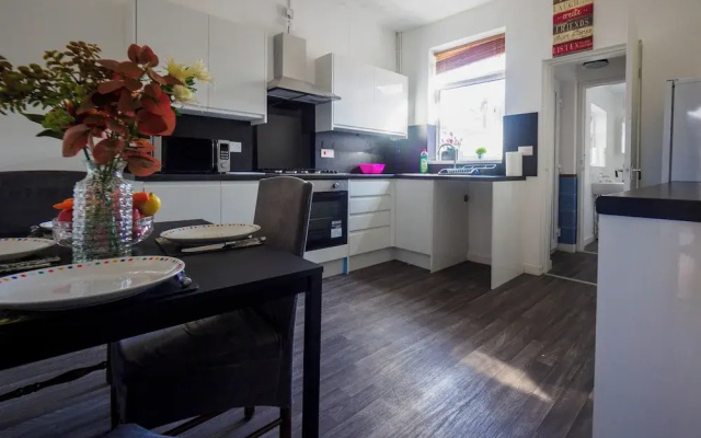 12 Cornwallis Lodge Family Room 1